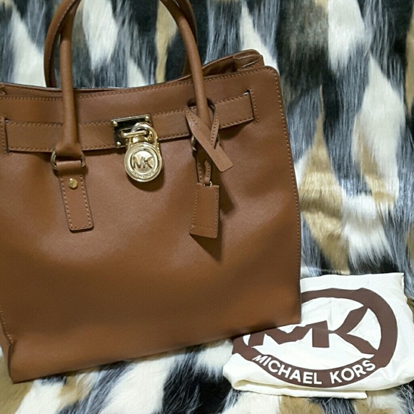 Michael Kors Handbags - Michael Kors Hamilton Large Tote
